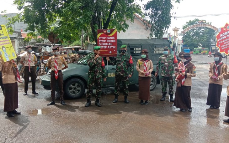 Kodim 0715/Kendal dan Polres Kendal menggandeng adik-adik Pramuka dalam Tim Penegakkan Protokol Kesehatan (Protkes),