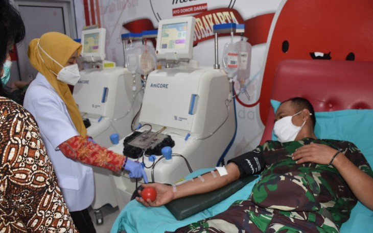 Kegiatan Donor plasma ini diikuti para Prajurit Kodam IV/Diponegoro penyintas Covid-19 yang telah memenuhi kriteria pada pre-skrining yang sudah dilakukan sebelumnya di RSUD Dr. Moewardi, Jl. Kolonel Sutarto No.132, Kota Surakarta, Senin (8/2/2021).