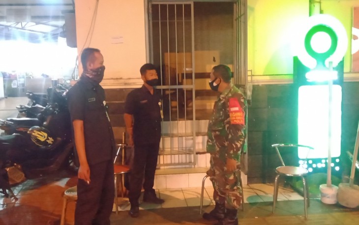 Koramil 04/Jebres Kodim 0735/Surakarta, Serda Agus S melaksanakan protap patroli di malam hari Selasa  (09/02/2020) pukul.22.00 Wib s/d selesai.