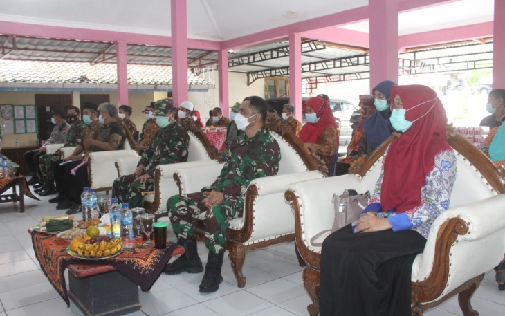 Dandim 0726/Sukoharjo Inf  Agus Adhy Darmawan, S.I.P., M.I.Pol  menerima Kunjungan Tim Wasev dari Kodam IV/Diponegoro Kolonel Inf Era Hernanto (Pamen Ahli Bidang Sosial Budaya Kodam IV/Diponegoro), Jumat (12/02).