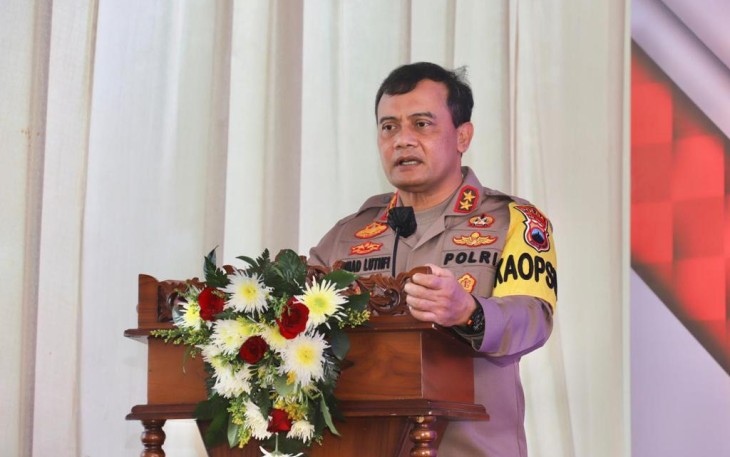 Kapolda Jateng Irjen Pol Ahmad Lutfhi saat membuka  acara Launching Program QRIS Cashles Polres Magelang dan SKCK Door to Door