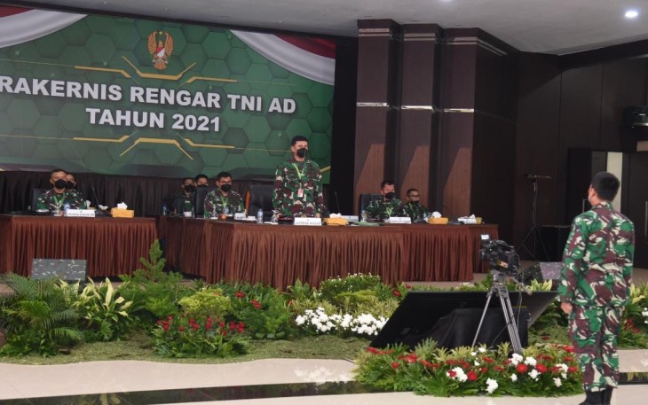 Prajurit terbaik Kodam IV/Diponegoro Meraih Prestasi, Kolonel Ckm dr. Akhmad Rusli Budiansyah, Sp. B.,MARS. Kakesdam IV/Diponegoro, Menerima penghargaan dari Menteri Pendayagunaan Aparatur Negara dan Reformasi Birokrasi Tjahyo Kumolo