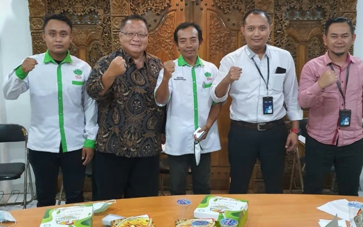 Ahmad Nasirin selaku Ketua DPC Pemuda Tani HKTI (Himpunan Kerukunan Tani Indonesia) Kendal, Jawa Tengah menghadiri undangan sarasehan bersama Disporapar Jateng dan para wirausaha.