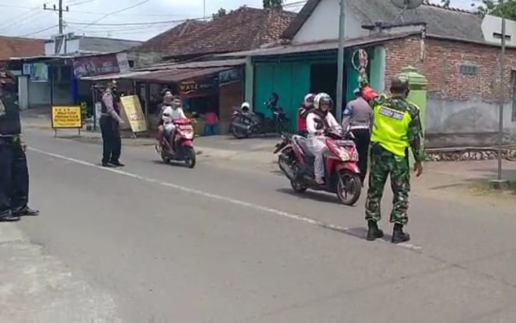 Polsek Kalidawir Bersama Tim Gugus Tugas Gelar Operasi Yustisi Prokes