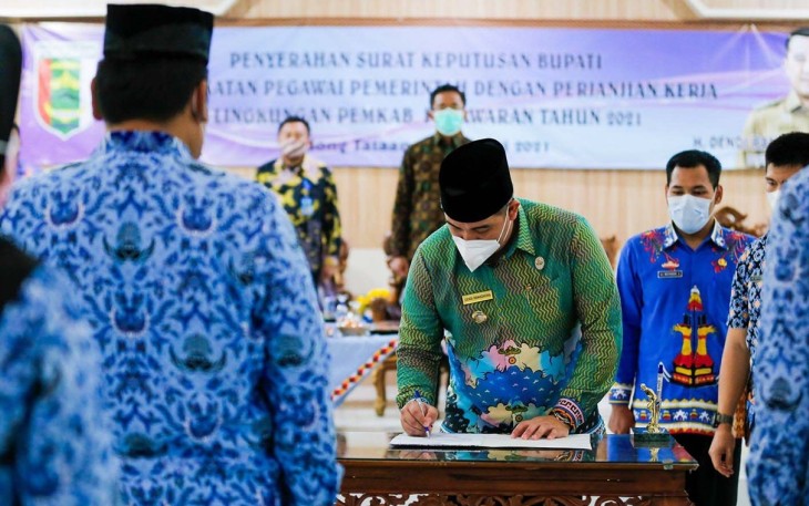 Bupati Pesawaran Serahkan SK PPPK dan CPNS
