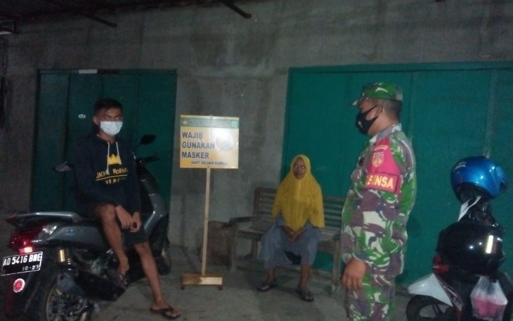 Koramil-19/Tanon melaksanakan pengawasan dalam rangka  Pemberlakuan Kegiatan Masyarakat (PPKM) Mikro di wilayah Kec Tanon