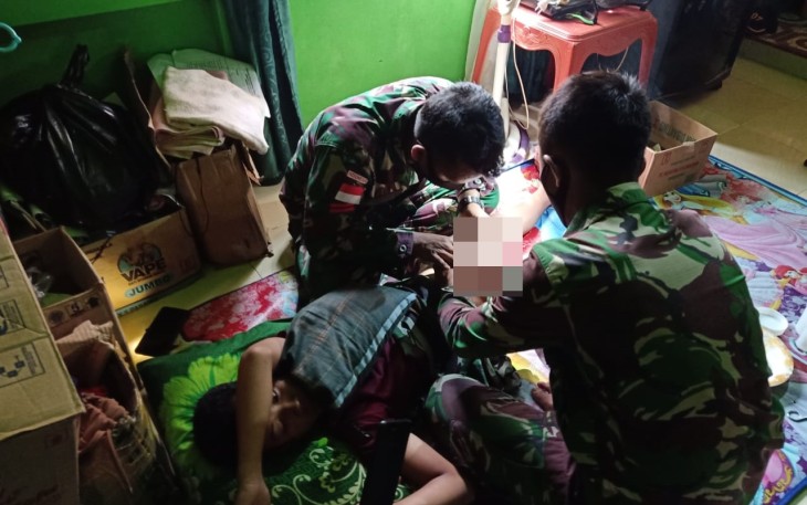 Satgas Pengamanan Perbatasan RI-MLY Sektor Timur Yonif 407/PK laksanakan Khitan Gratis