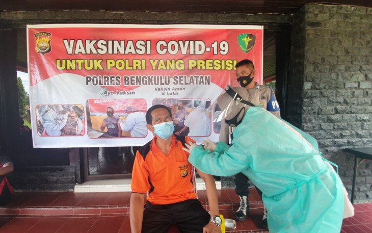 30 Personil Polres Bengkulu Selatan di Vaksin Sinovac 