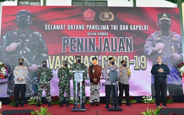 Kapolri Jendral Pol Drs Listyo Sigit Prabowo MSi Bersama Panglima TNI Marsekal TNI Dr Hadi Tjahjanto SIP