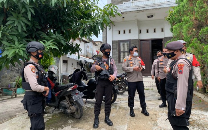 Kapolres Pekalongan Kota M Irwan Susanto, S.I.K.,S.H, M.H Perintahkan anggota Piket Pawas dan Provos untuk selalu melaksanakan monitoring dan pengecekan pengamanan di Gereja yang ada di wilayah hukum Polres Pekalongan Kota Sabtu, (3/4/2021). 