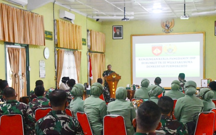 Pangdam IV/Diponegoro Mayjen TNI Rudianto mengunjungi RST Wijayakusuma Purwokerto Jl. Prof Dr. HR Bunyamin Kec. Purwokerto Utara Kab. Banyumas, Kamis (8/4/2021).
