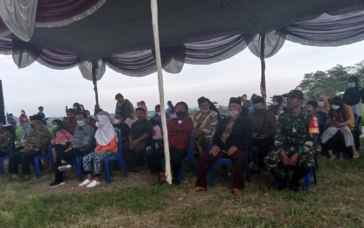 Pemerintah Desa Poncoruso mulai membangun tempat wisata kuliner Nusantara bertajuk "Wisata Kreatif Perdamaian" yang Soft openingnya diresmikan oleh Kepala Desa Poncoruso Haryoko didampingi oleh Sertu Heri R selaku Babinsa Desa Poncoruso di Dusun. Srumbung Gunung Desa. Poncoruso Kec. Bawen Kab. Semarang, Rabu (21/04/2021)