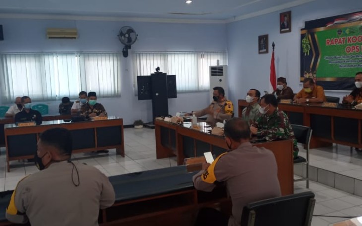 Komandan Kodim 0736/Batang  Letkol Arh Yan Eka Putra turut menghadiri Rakor Lintas Sektoral Operasi Ketupat Candi 2021  dalam rangka pengamanan Hari Raya Idul Fitri 1442 Hijriah, yang digelar di Rupatama Mapolres Kabupaten Batang, Jumat (30/4/21).