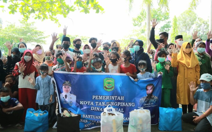 Pemkot Tanjung Pinang bersama Baznas Salurkan 180 Paket Sembako kepada Mualaf