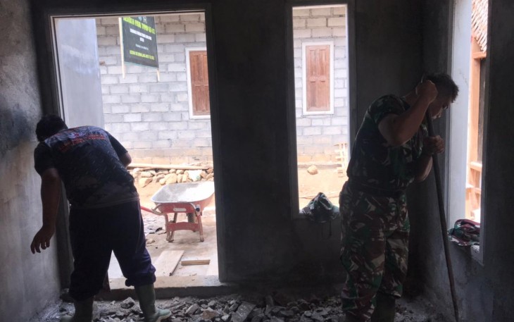 Linggis Pun Mulai Bermain di Lokasi TMMD 112