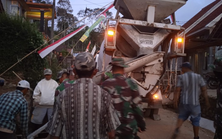 Kendaraan Molen Besar Bantu Percepatan Pengerjaan Drainase