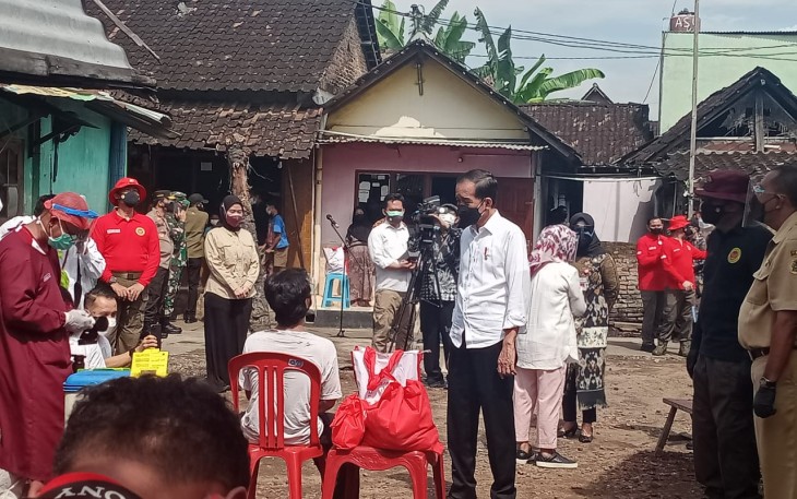 Presiden Joko Widodo Tinjau Vaksinasi Door To Door di Jawa Tengah