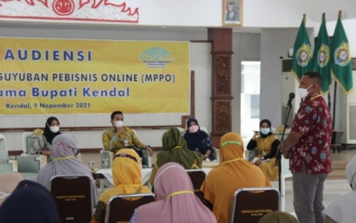 Bupati Kendal menerima audensi dari Manajemen Paguyuban Pebisnis Online di Pendopo Tumenggung Bahurekso Kendal 9/11/2021