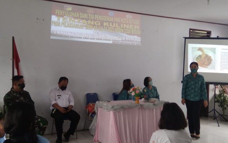 Satgas TMMD bersama Tim TP-PKK Kota Bitung saat gelar penyuluhan kewarga