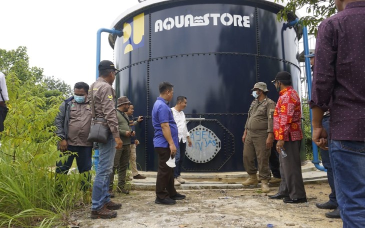 Bupati Lingga, Muhammad Nizar meresmikan Sistem Penyediaan Air Minum (SPAM) Desa Tajur Biru