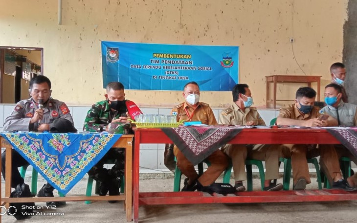 Kapolsek Pamulihan-Polres Garut, Melalui Bhabinkamtibmas Giat Pengamanan Musyawarah Dana Desa 40 % Tahap II Tahun 2021
