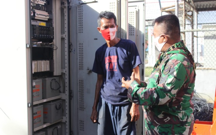 Anggota Satgas TMMD Temui Mekanik Provider