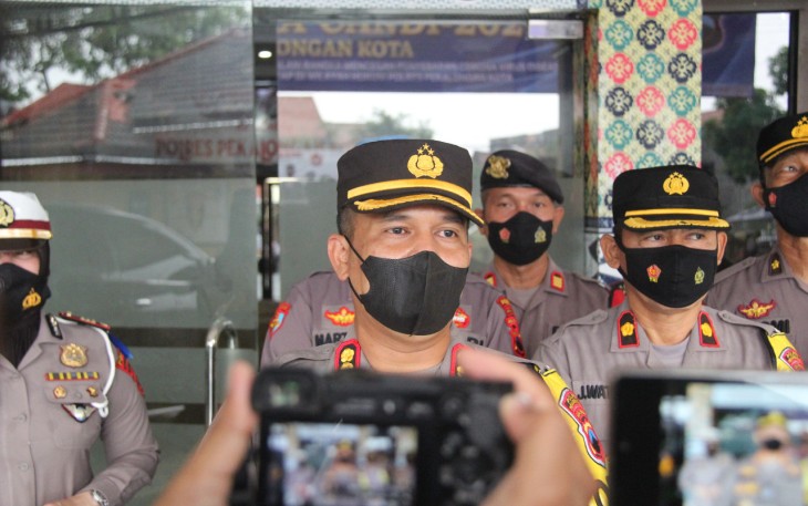 Kapolres Kota Pekalongan memberikan keterangan kepada media terkait " Herd Immunity ". Minggu 21/11/2021.