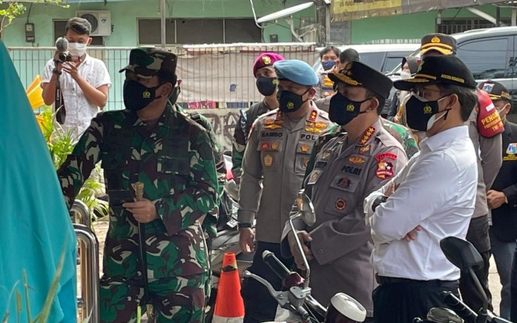 Panglima TNI Marsekal Hadi Tjahjanto bersama Kapolri Jenderal Listyo Sigit Prabowo Melakukan Inspeksi Mendadak 