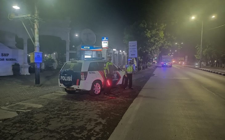 Satlantas Polres Kendal laksanakan kegiatan BLP patroli malam di Sekitar Pondok Modern Selamat. Sabtu 13/11/2021
