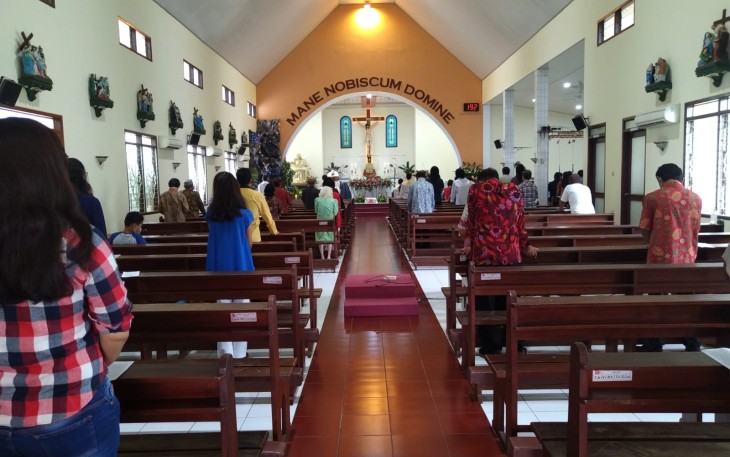 Polsek Weleri Laksanakan Pengamanan Hari Raya  Natal 2021 di Gereja Santo Martinus Weleri