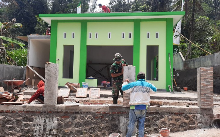 Pandangan Sejuk Ketika Melihat Warna Hijau di Mushola Al-Ikhlas