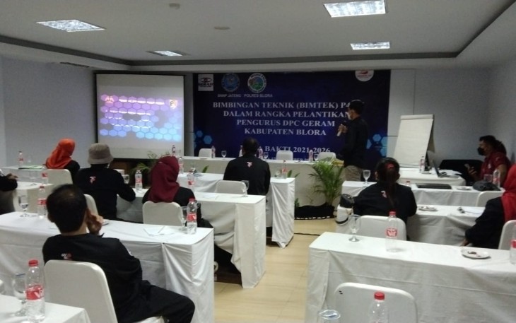 BNNP Jawa Tengah saat memberikan materi Bimtek kepada calon pengurus DPC Geram Kabupaten Blora.