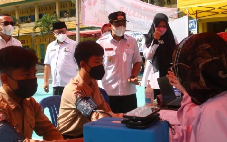 Wakil Walikota Bengkulu Dedy Wahyudi  melaunching vaksinasi pelajar di SMPN 2. Seluruh siswa/i di SMPN 2 menjadi pelajar yang pertama di Kota Bengkulu yang mendapatkan vaksin