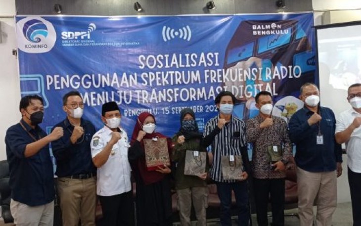 Pesan Wawali Dedy dan Kepala Balmon Mengenai Penggunaan Spektrum Frekuensi Radio
