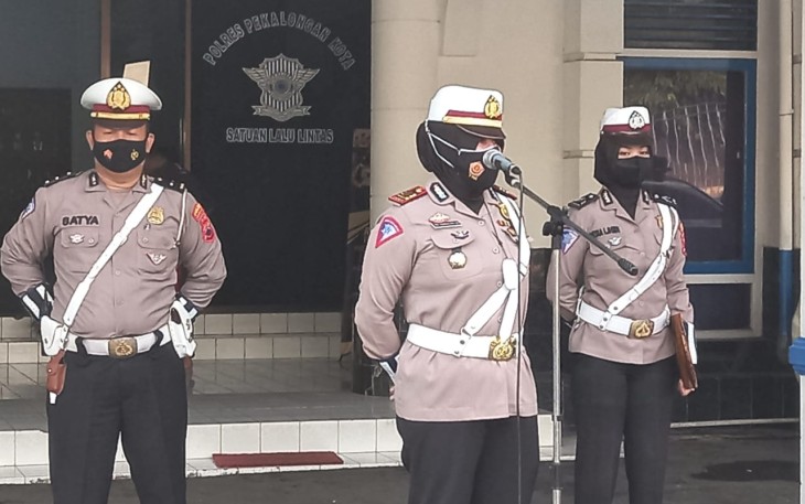 Kasat kantas Polresta Pekalongan pimpin apel pagi di halaman Eks Wil Pekalongan, Rabu (29/9/2021)