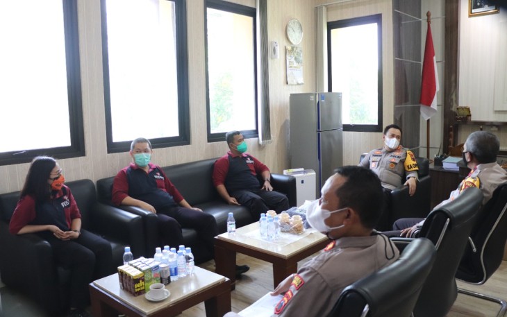 PT Industri Gula Nusantara (IGN) Cepiring Kendal memberikan bantuan dua alat bantu oksigen unuk klinik Polres Kendal. Dua alat ini diserahkan Direktur HRD dan Umum Mohamad Sunhaji, Rabu 06 oktober 2021 di ruang kerja Kapolres Kendal.