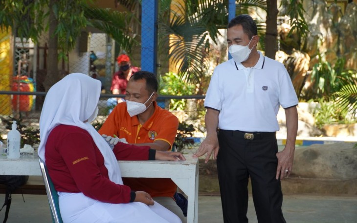 Bupati tinjau pelaksanaan vaksin di SMP N 3