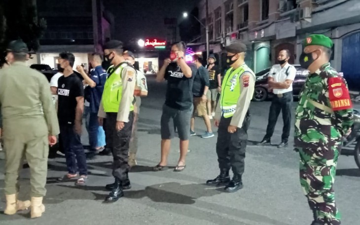 Jajaran Polres Pekalongan kota, Polda Jawa Tengah gencar mensosialisasikan pencegahan virus corona (Covid-19)