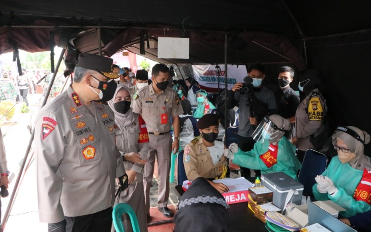 Kapolda Bengkulu Irjen Pol Drs Guntur Setyanto MSi  Tinjau Vaksinasi di Ponpes Pancasila