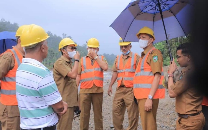 Sabar AS Tinjau Rehabilitasi Jaringan Irigasi Bandar Gadang Bonjol