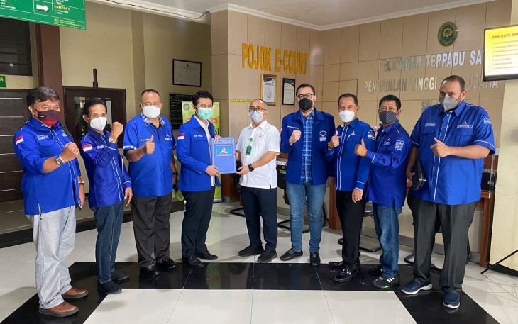 Dukung Tim Hukum DPP Demokrat, Emil Dardak Datangi PT TUN Surabaya