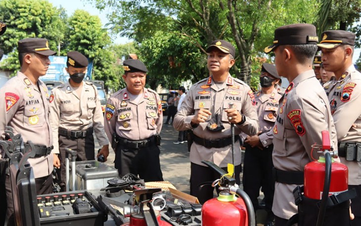 Kapolres Pemalang saat Cek Kesiapan Personil dan Alut Alsus