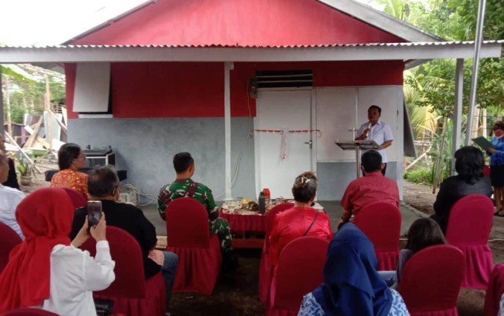 Wali Kota Bitung, Maurits Mantiri saat memberikan sambutan