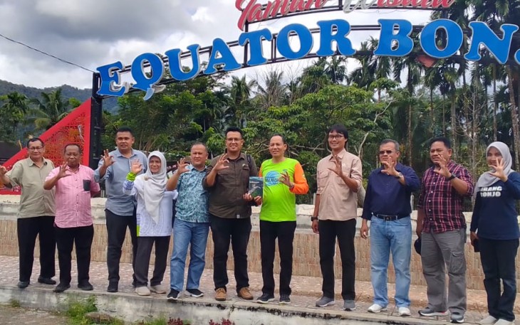 Wakil Bupati Pasaman Sabar AS didampingi Asisten I, Asisten II, beberapa kepala OPD terkait, pada kesempatan pertemuan dengan penggiat wisata