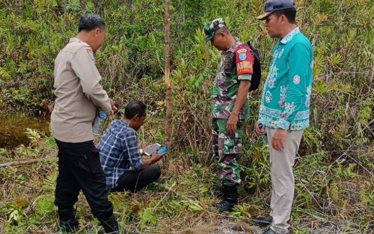   Babinsa Bersama Unsur Tripika Bukit Batu saat Mediasi Sengketa Tanah Warga Poktan 