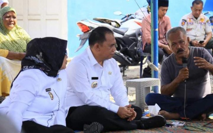Bupati Labuhanbatu saat Sempatkan Diri Dengar Keluh Kesah Masyarakat 