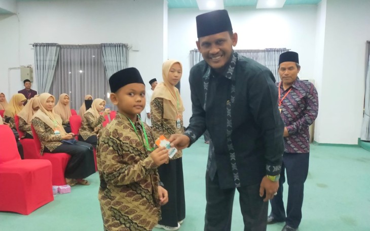 Bupati Aceh Timur H Hasballah Bin HM Thaib SH saat memberikan support
