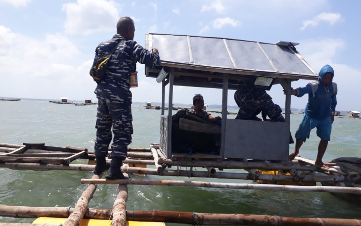 TNI AL saat Adakan Serbuan Karya Bakti di Lombok Tengah
