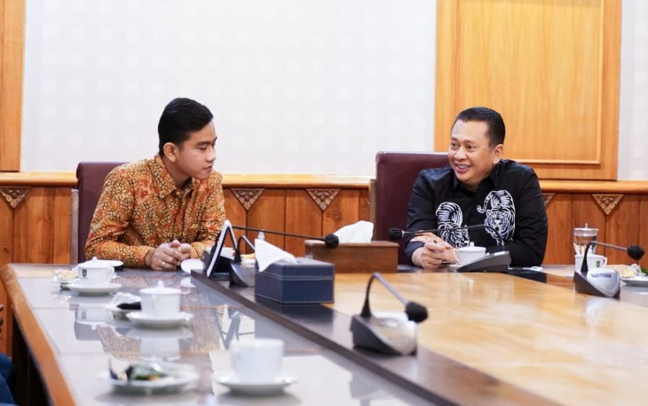 Bamsoet saat bertemu Walikota Surakarta sekaligus Ketua Dewan Pembina IMI Jawa Tengah Gibran Rakabuming Raka, di Surakarta, Kamis (17/11/22).