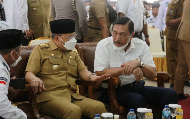 Menko Marves RI Luhut Binsar Pandjaitan saat memberikan Pengarahan Kepada Seluruh Pengurus Asosiasi Pemerintah Desa Seluruh Indonesia (APDESI) se Provinsi Bengkulu, Selasa (12/7/2022) di Gedung Balai Buntar Bengkulu.